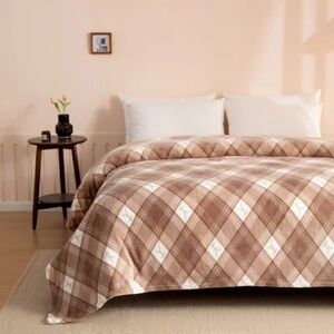 Yellowstone Dutton Plaid 106" x 94" Queen/King Cloud Blanket